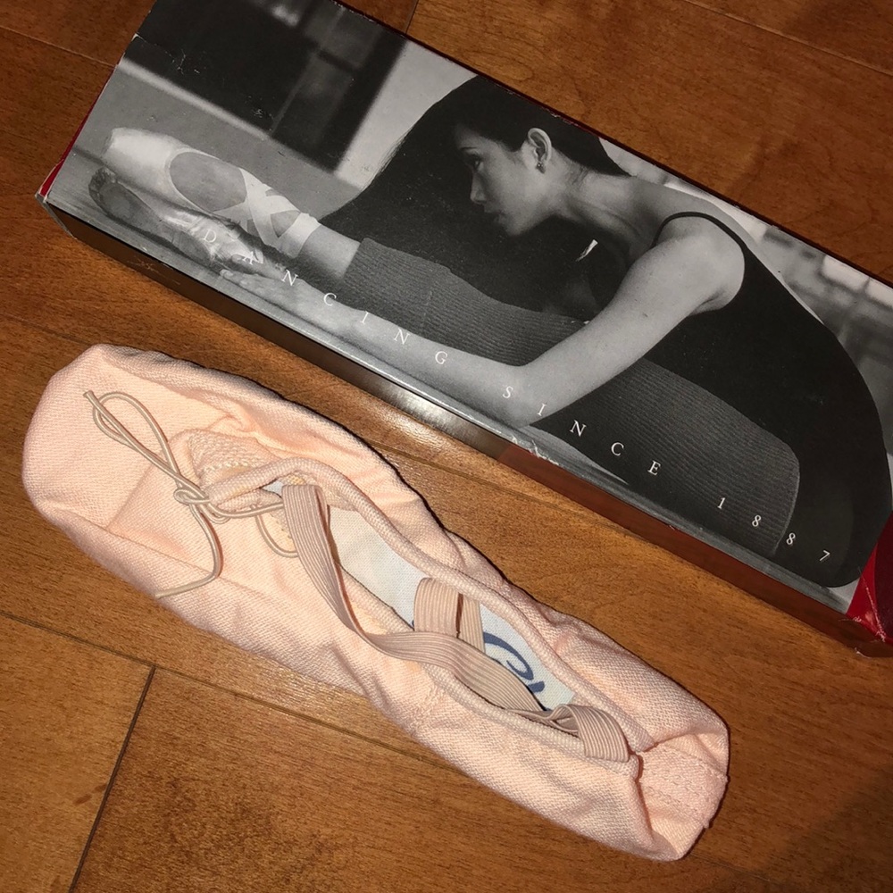 Capezio Cobra Ballet Slippers NEW IN BOX